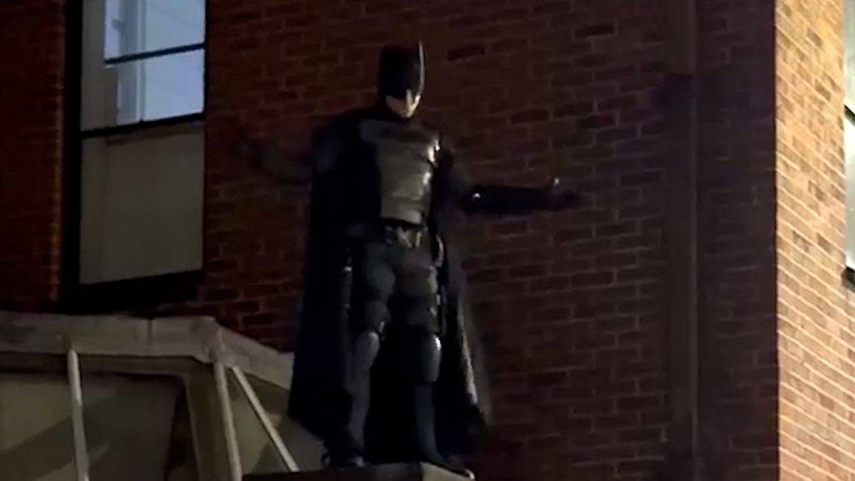 Norwich Batman cosplayer chases thief and successfully recovers a stolen handbag.