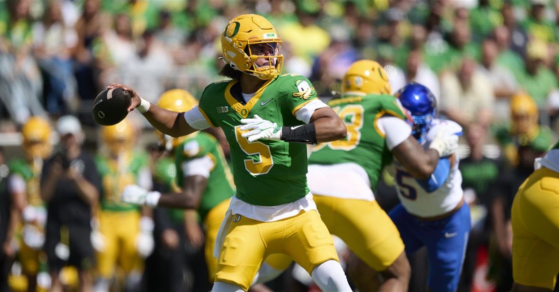 No. 2 Oregon defeats Boise State 34-27 after a thrilling fourth-quarter touchdown.