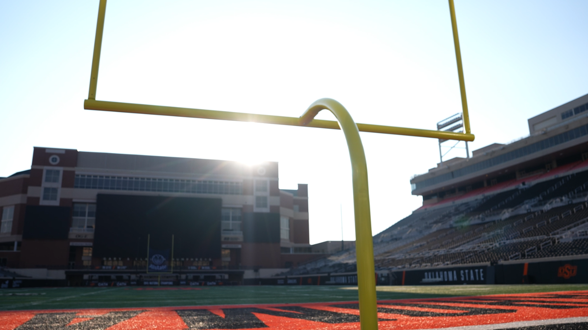 Oklahoma State Upsets Oregon as College Football Action Shifts