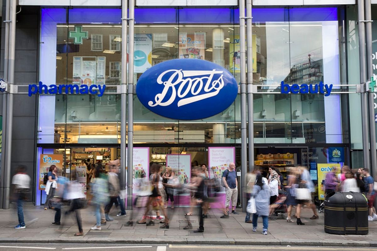 Boots is searching for three Christmas fans to become Advent Officers with beauty treats.