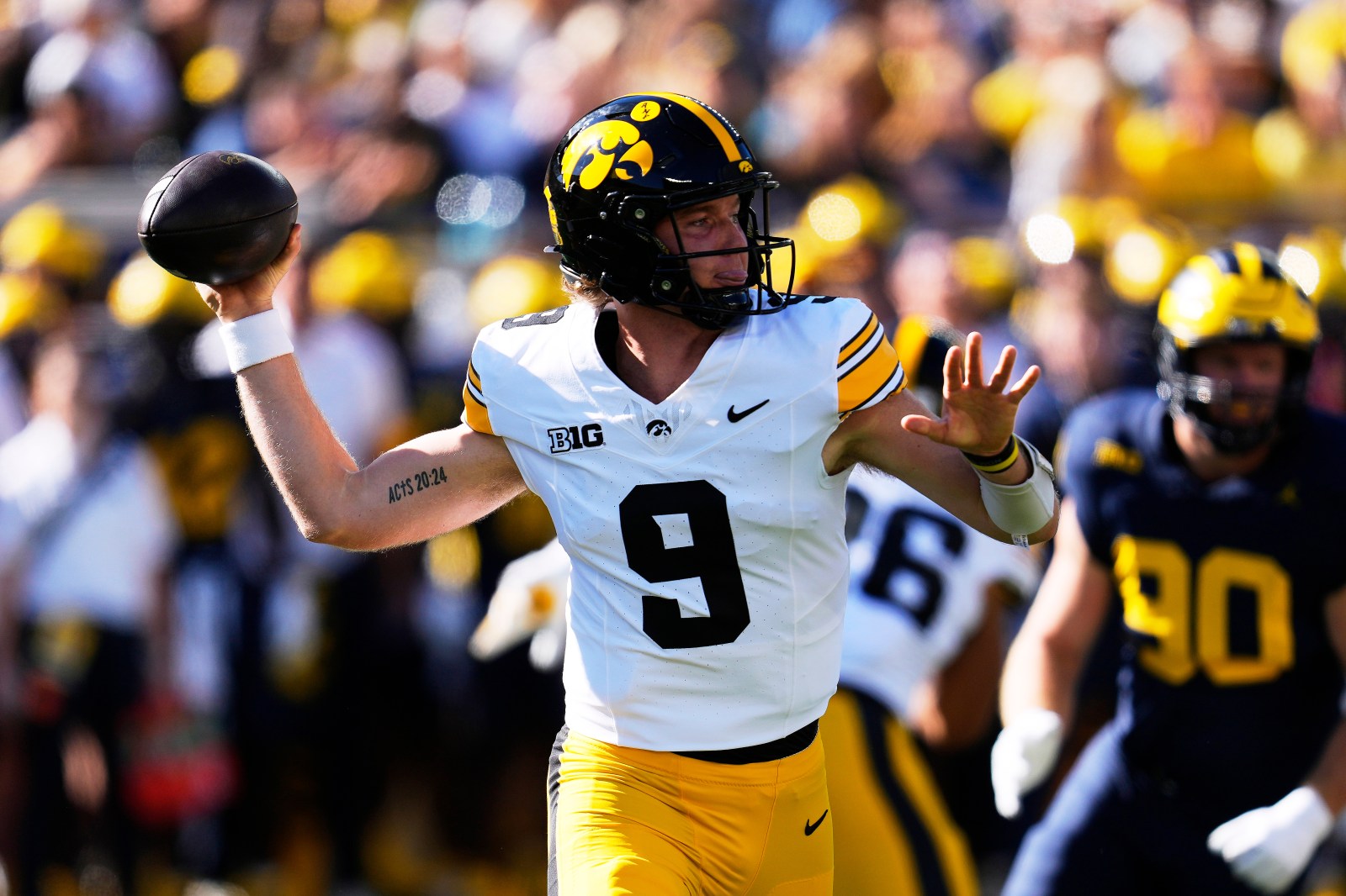 No. 17 Iowa Stuns No. 18 Michigan With Last-Second Touchdown in Ann Arbor