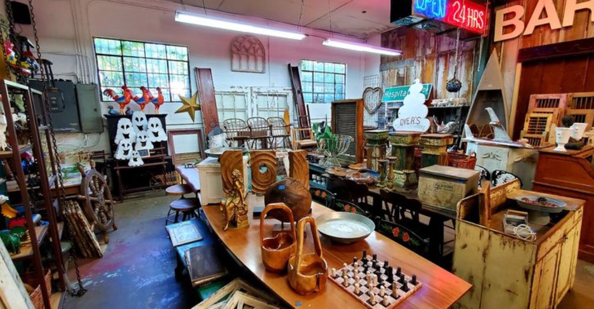 Massive Bargain Destinations Across Five States Offer Unique Secondhand Shopping Experiences