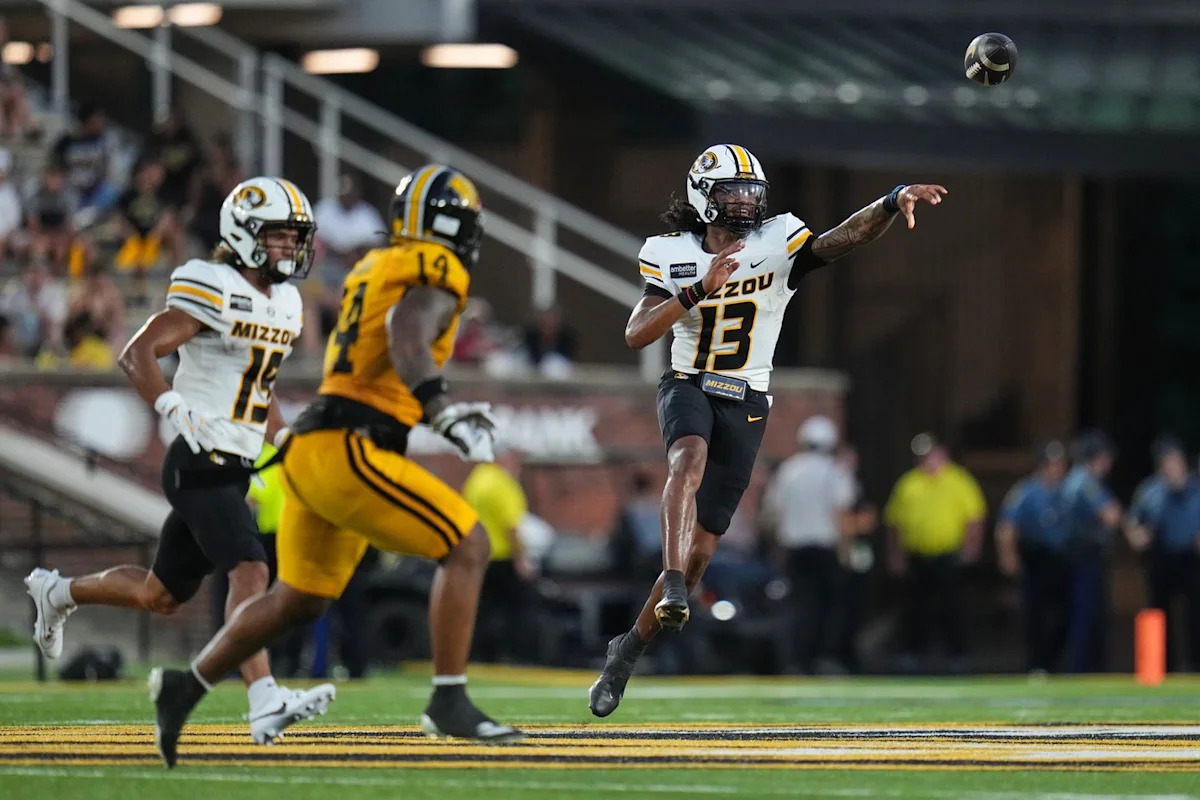 Simmons Throws Four Touchdowns in Debut as No. 25 Missouri Defeats Arkansas-Pine Bluff