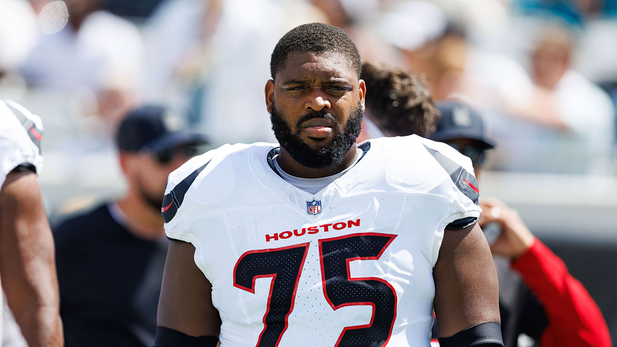 Green Bay Packers sign veteran guard Laken Tomlinson to stabilize struggling offensive line.
