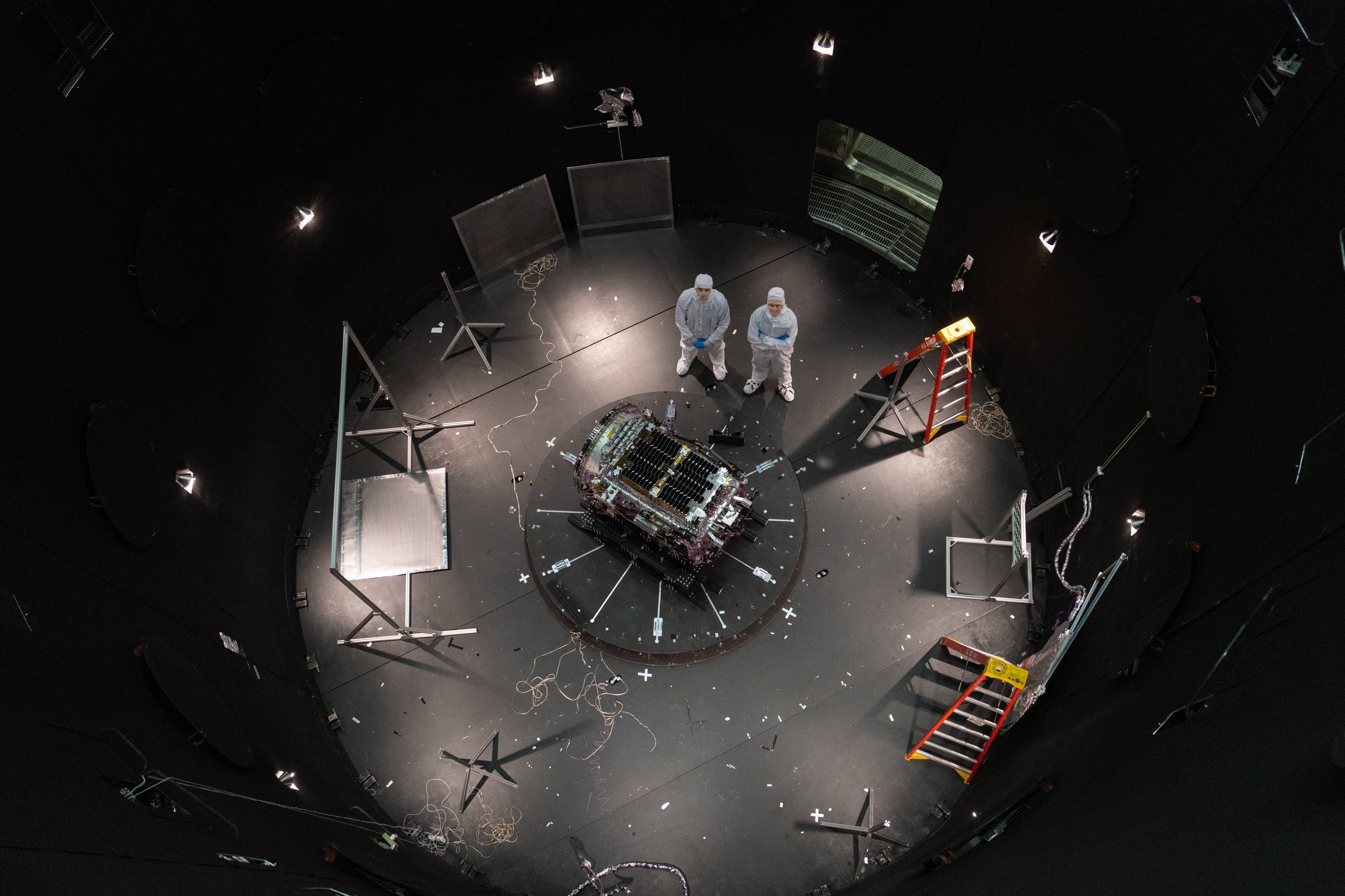 Private rescue satellite approaches NASA's doomed telescope before abandoning mission due to fuel