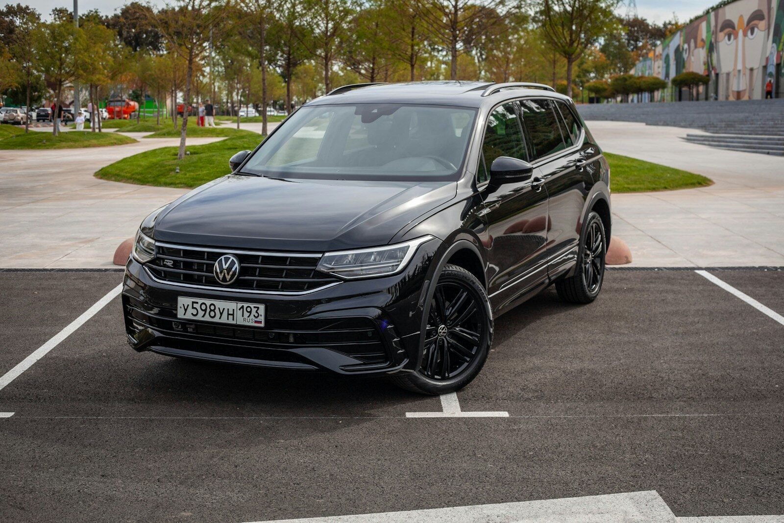 Volkswagen recalls more than 200,000 SUVs due to a steering bolt defect.