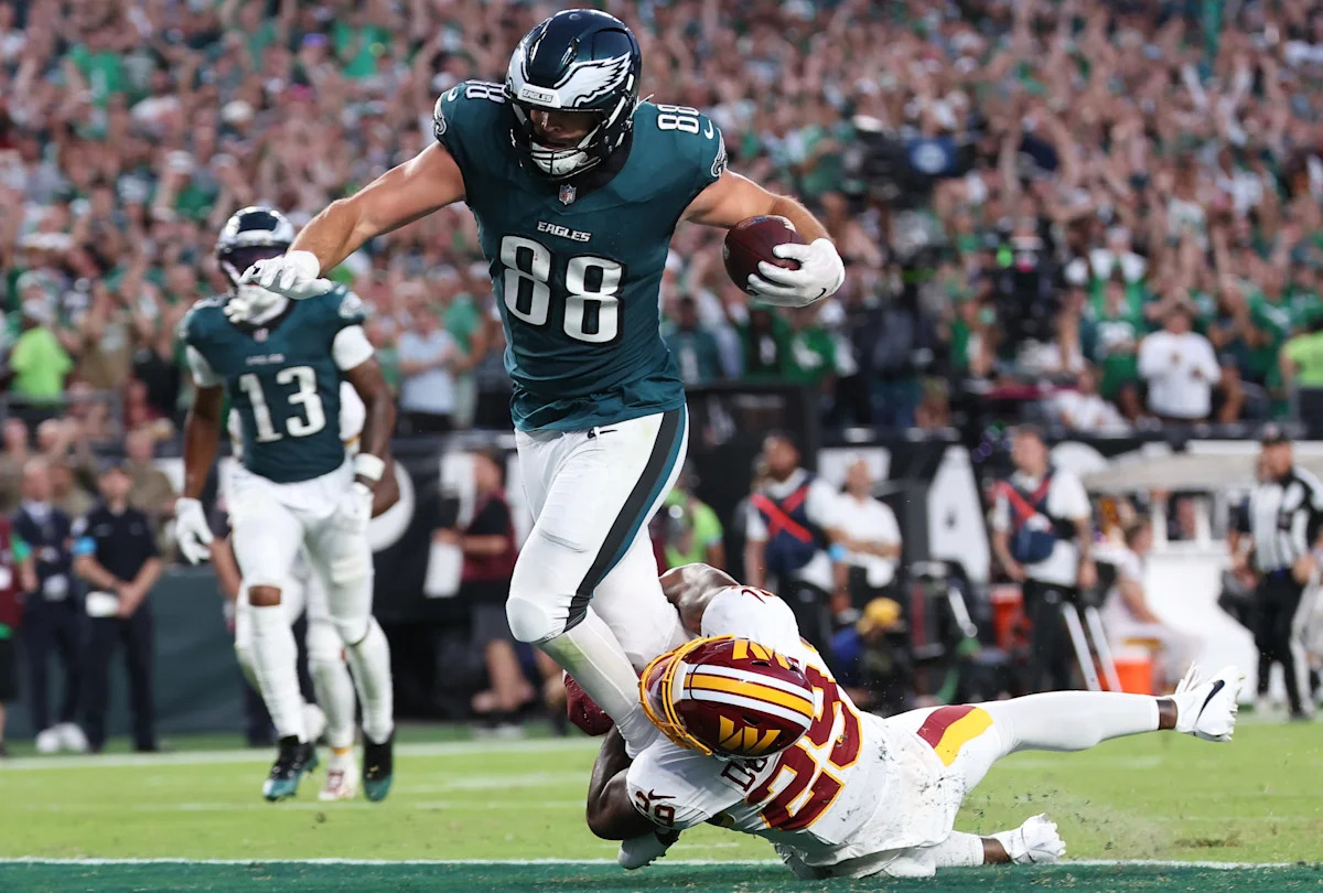 Eagles’ Goedert Out Few Weeks With Sprained MCL