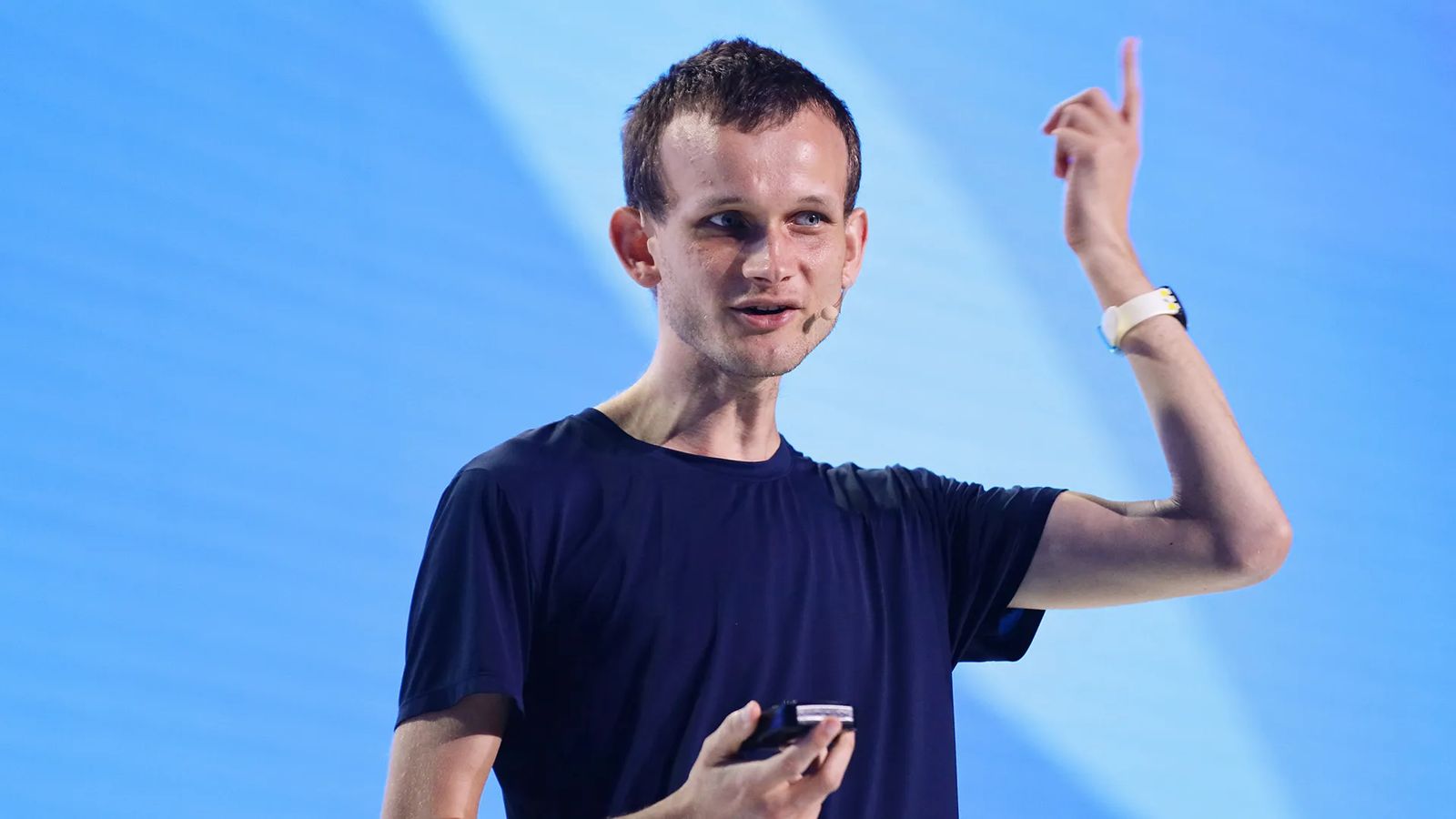 Vitalik Buterin rejects investor forecast that artificial intelligence could undermine Bitcoin security.