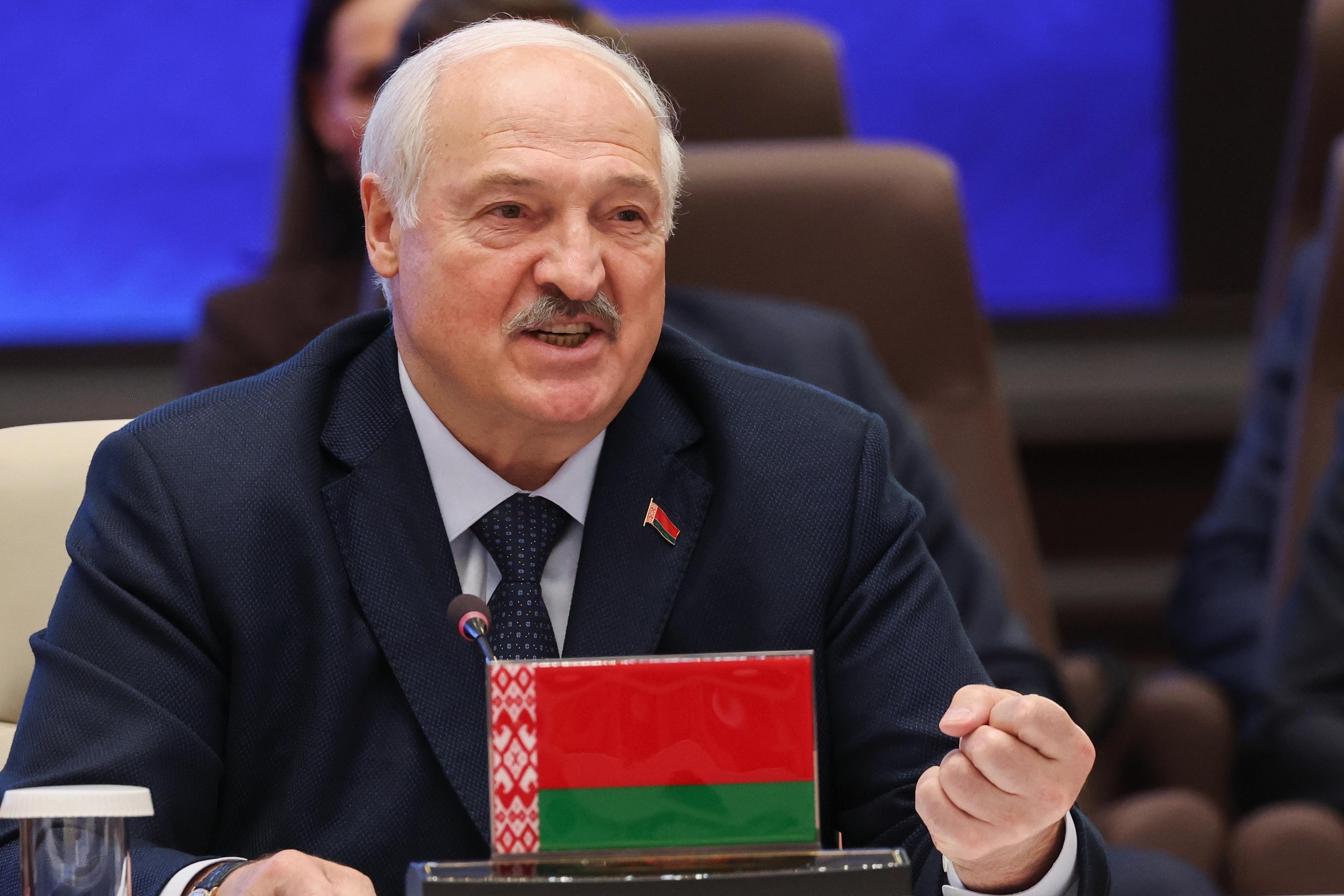Lukashenko, U.S. Envoy Resume Belarus Prisoner Talks