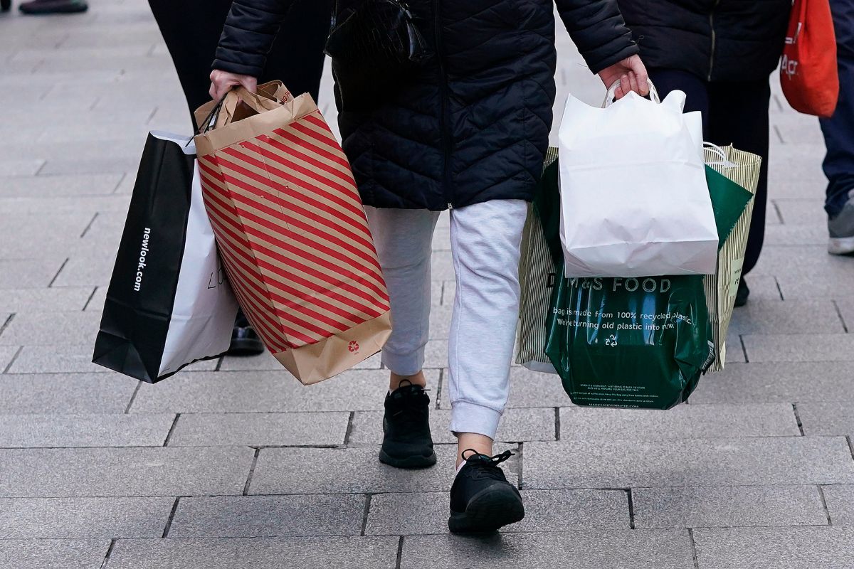 US and UK retail sales rebound strongly in August, beating expectations amid resilient consumer demand.