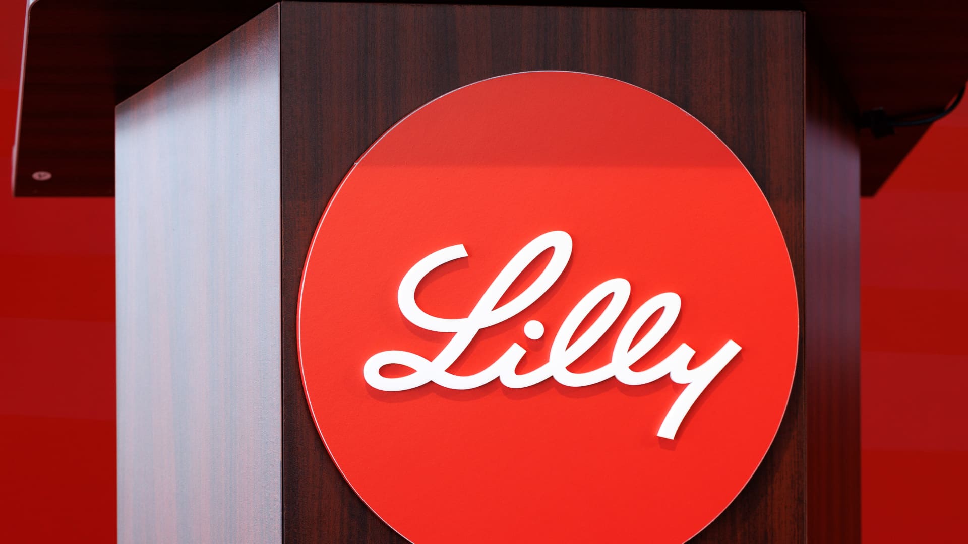 Eli Lilly reports experimental weight-loss drug trials show up to 25% reduction.