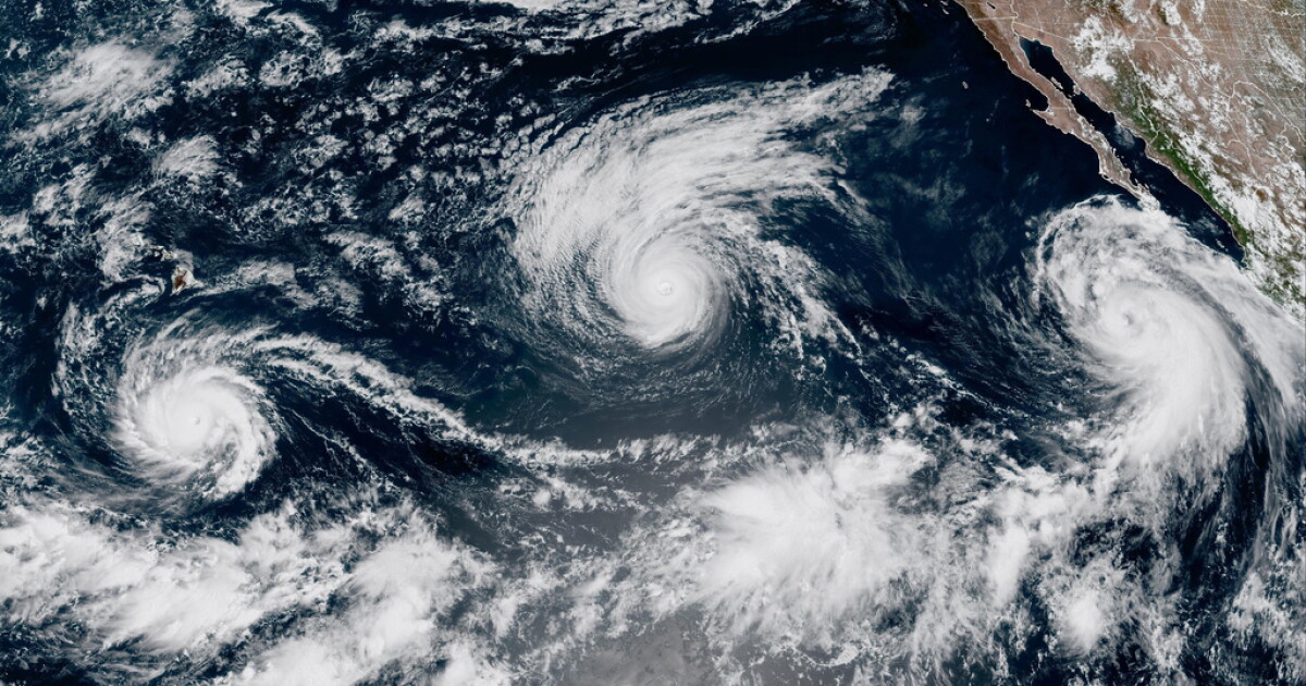 Powerful Category 4 Hurricane Lowell Approaches Hawaii as State of Emergency Declared