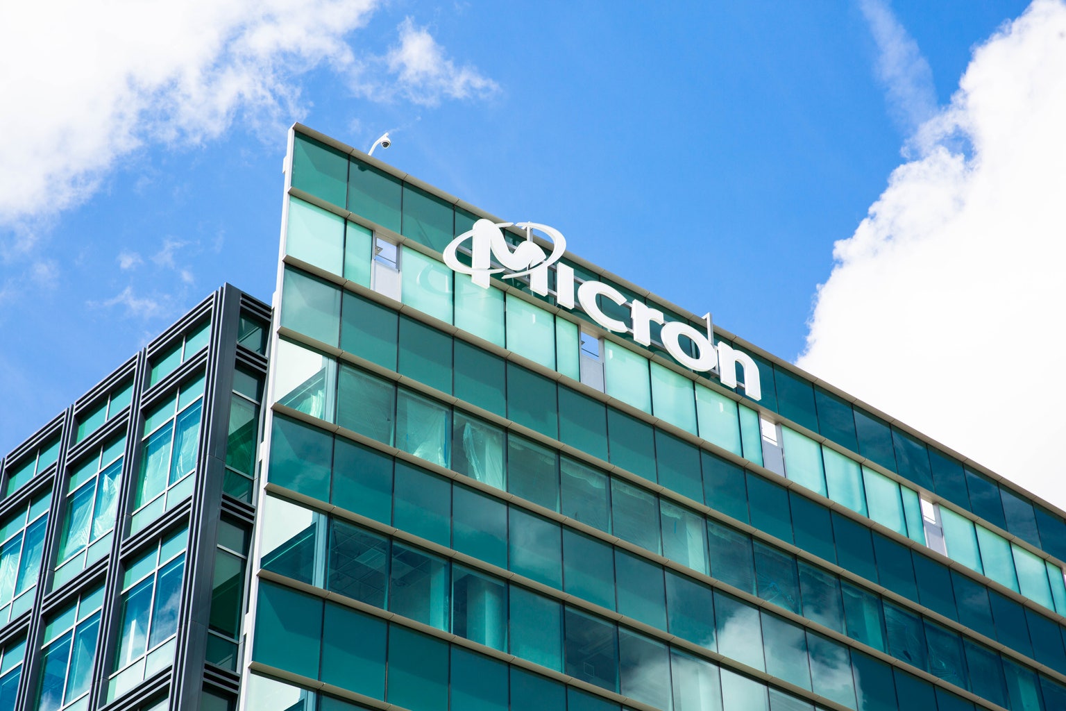 Micron Analysts Forecast Earnings Surge Ahead of Upcoming Fiscal Report