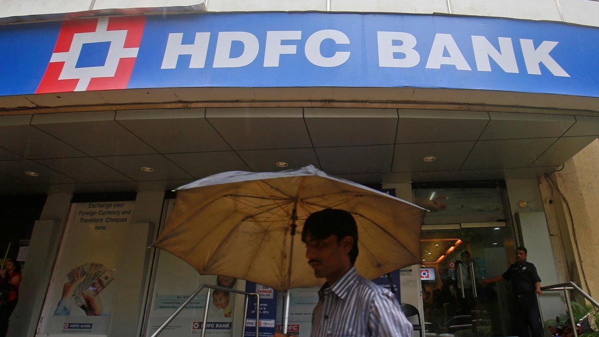 HDFC Bank Shares Rise as RBI Weighs Bagchi
