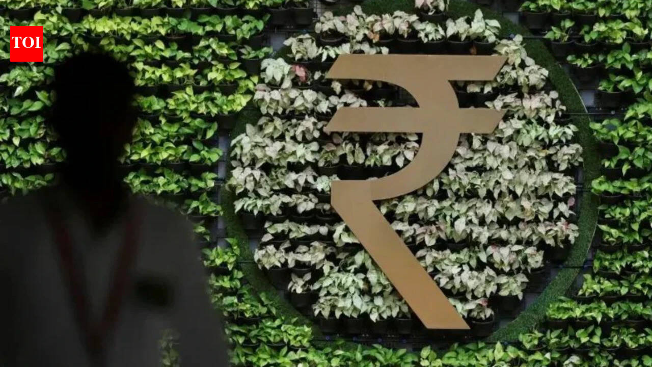 Indian Rupee Falls to One-Week Low Amid Rising Oil Prices and Strong Dollar