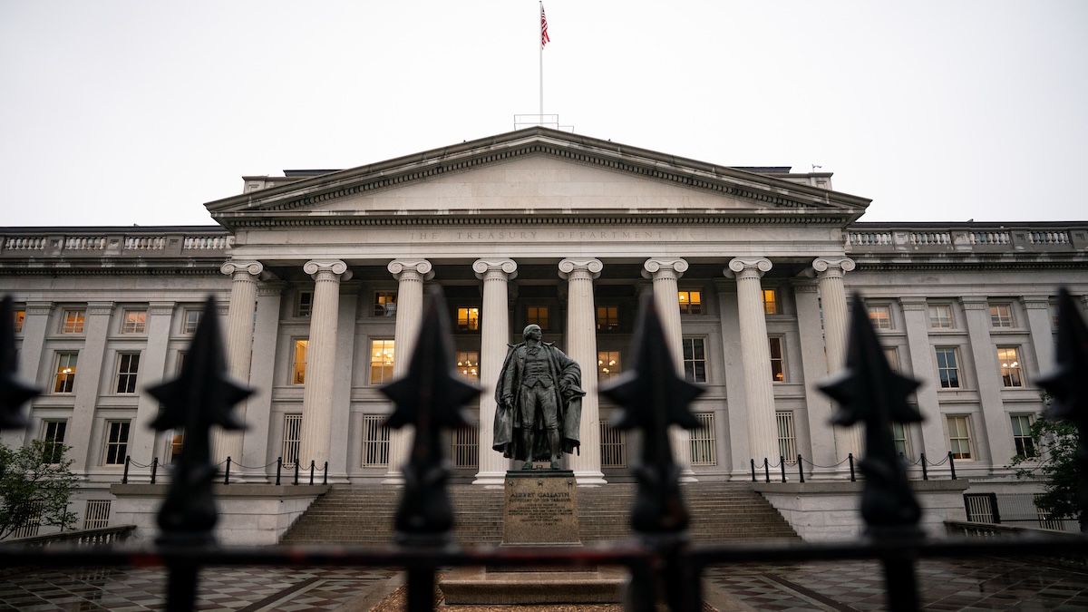 Federal Reserve Examines Hedge Funds’ Two Trillion Dollar Treasury Holdings Amid Rising Yields