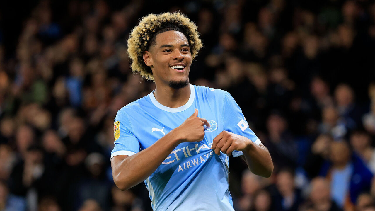 Manchester City thrash Norwich 5-0, Samba scores twice