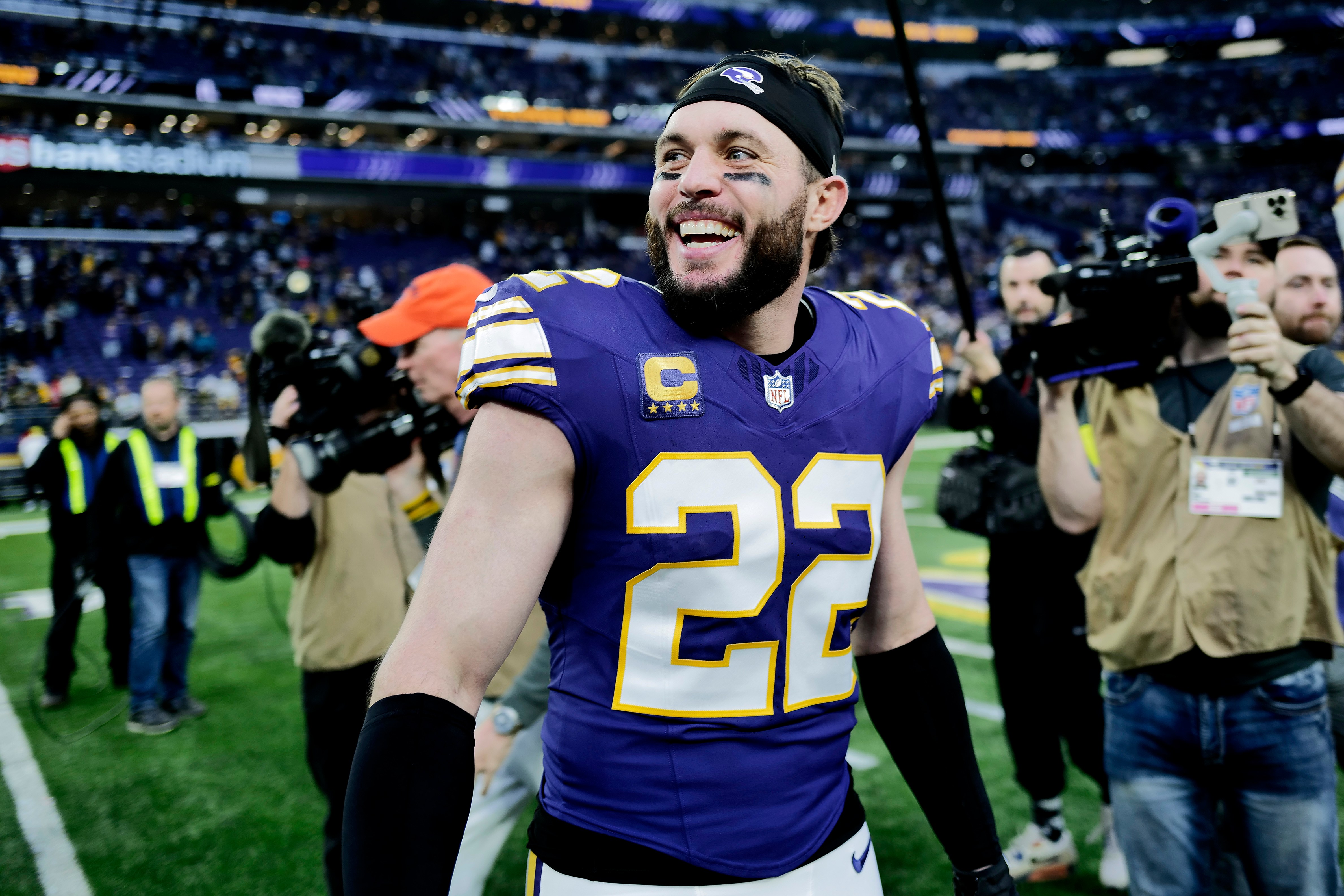 Minnesota Vikings reportedly bring back safety Harrison Smith for his fifteenth season.