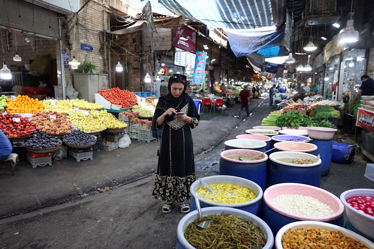 Iran Economy Contracts 10.1% During War