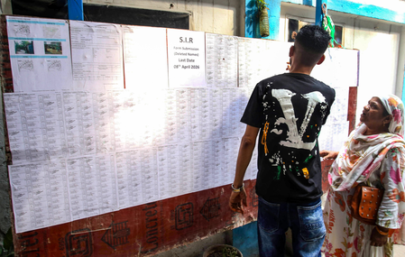 Election Commission Defends Voter Roll Revision Amid Opposition Criticism and Internal Dissent