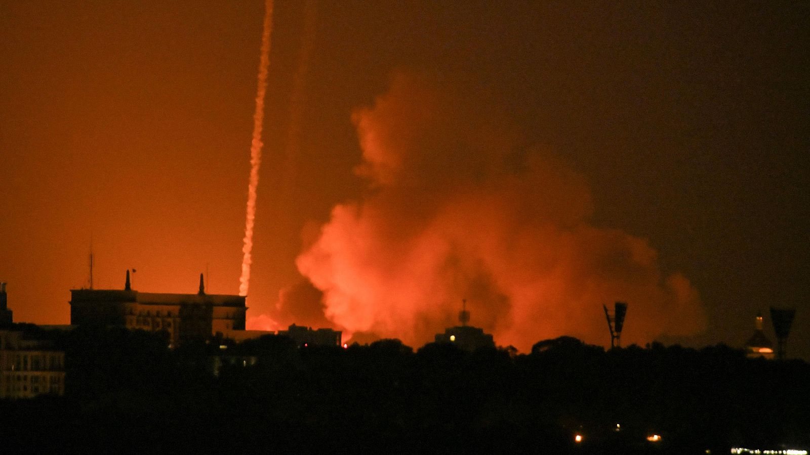 Un ataque ruso con misiles y drones en Kiev deja dieciséis heridos