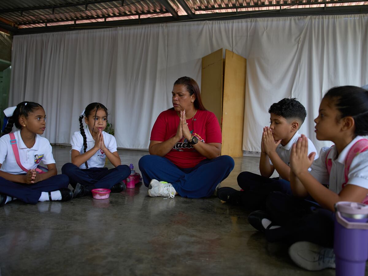 Escuela venezolana reabre con dolorosa ausencia de alumnos muertos por sismos