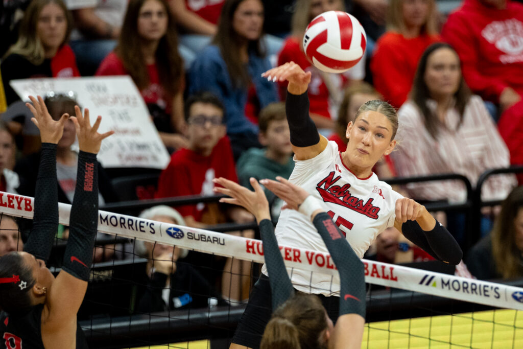 Top-Ranked Nebraska Opens Big Ten Play as Volleyball Teams Log Mixed Results