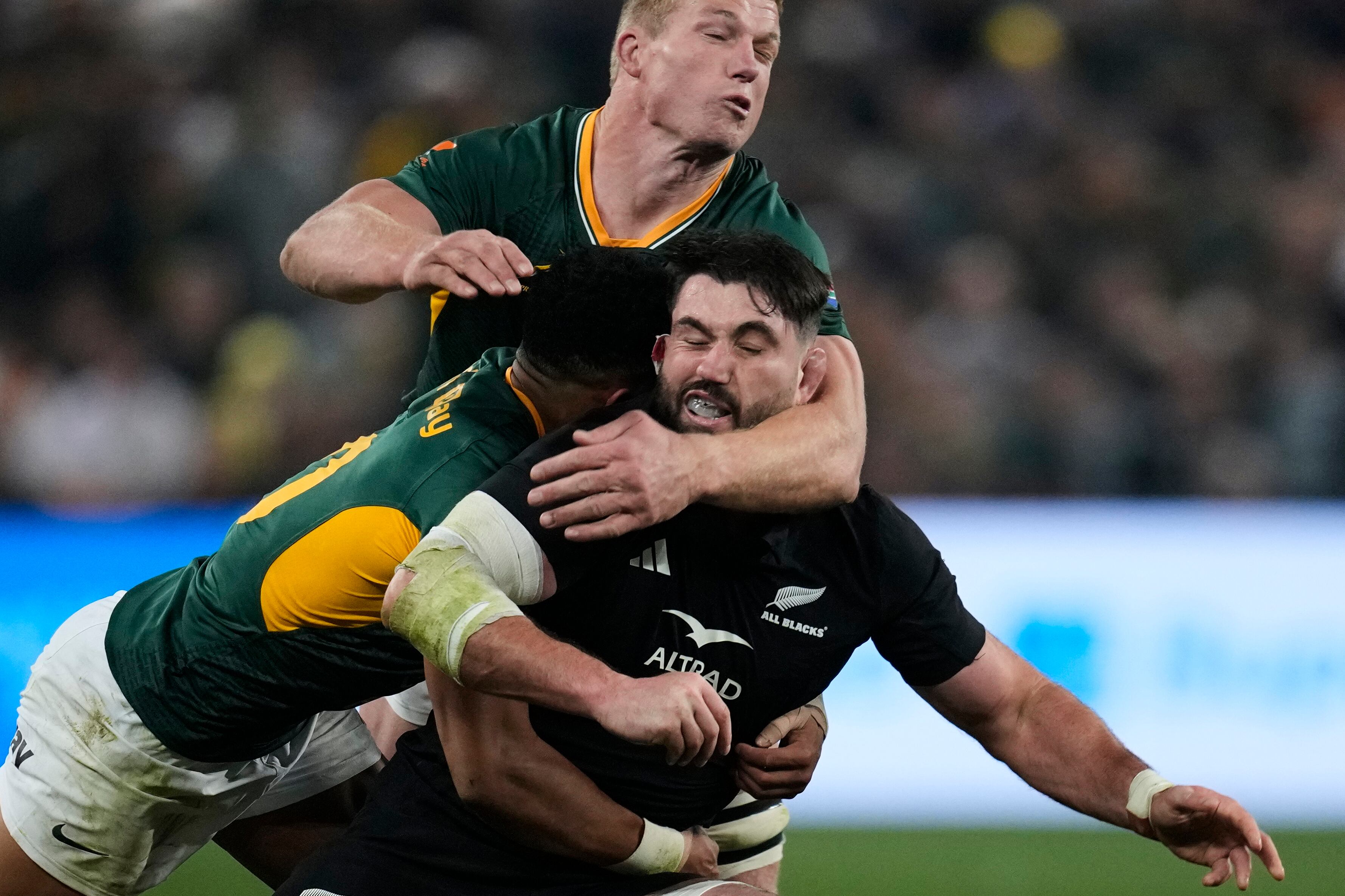 South Africa edges New Zealand 29-24 to claim a 2-1 rugby series lead.