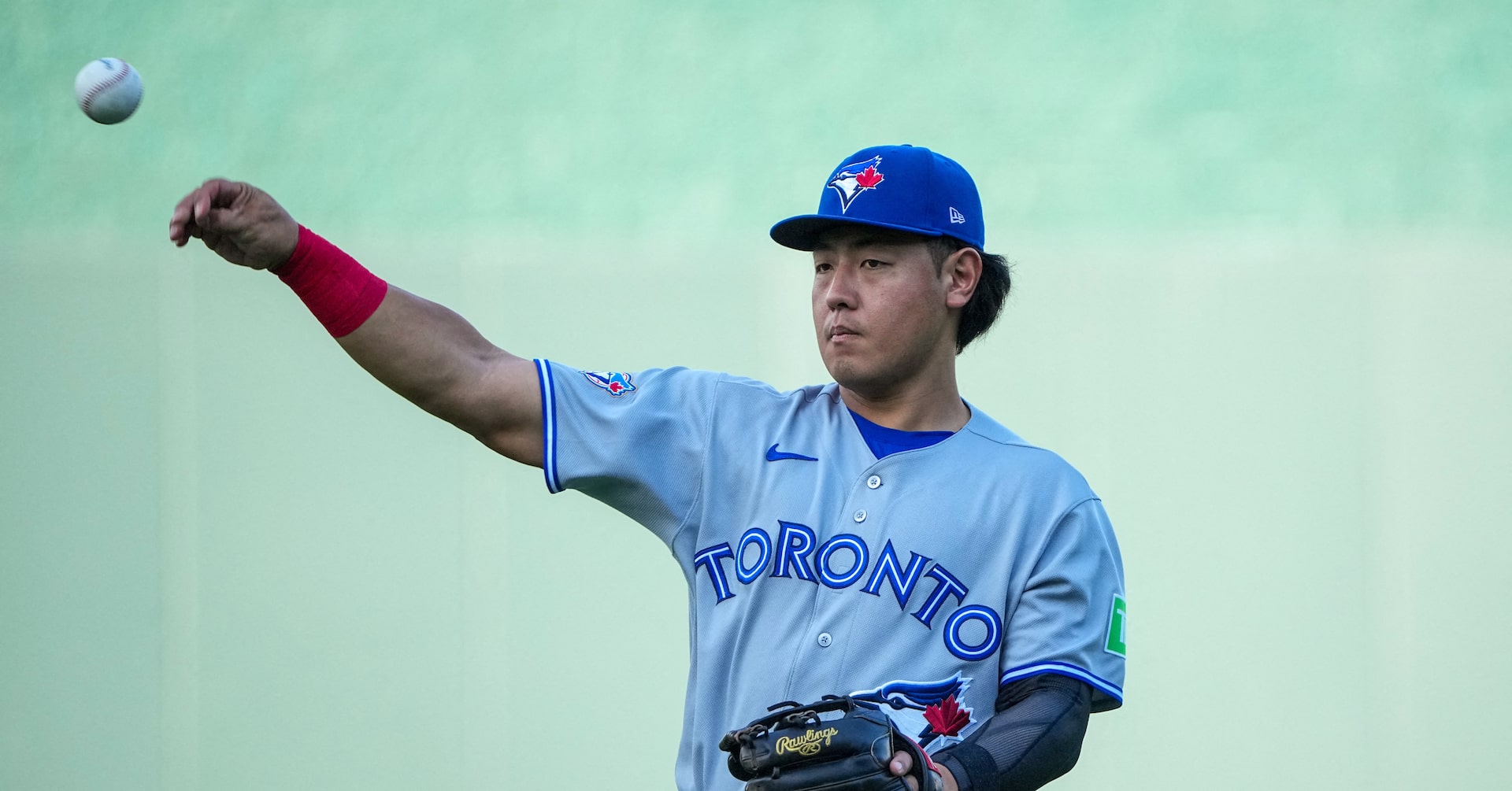 Blue Jays Vault Into Wild Card Tie After Defeating Royals