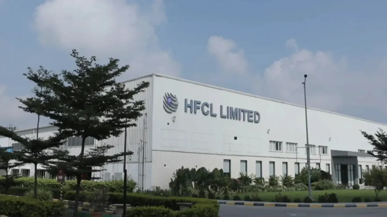 HFCL secures a record ₹2,329-crore international optical fiber cable supply agreement.