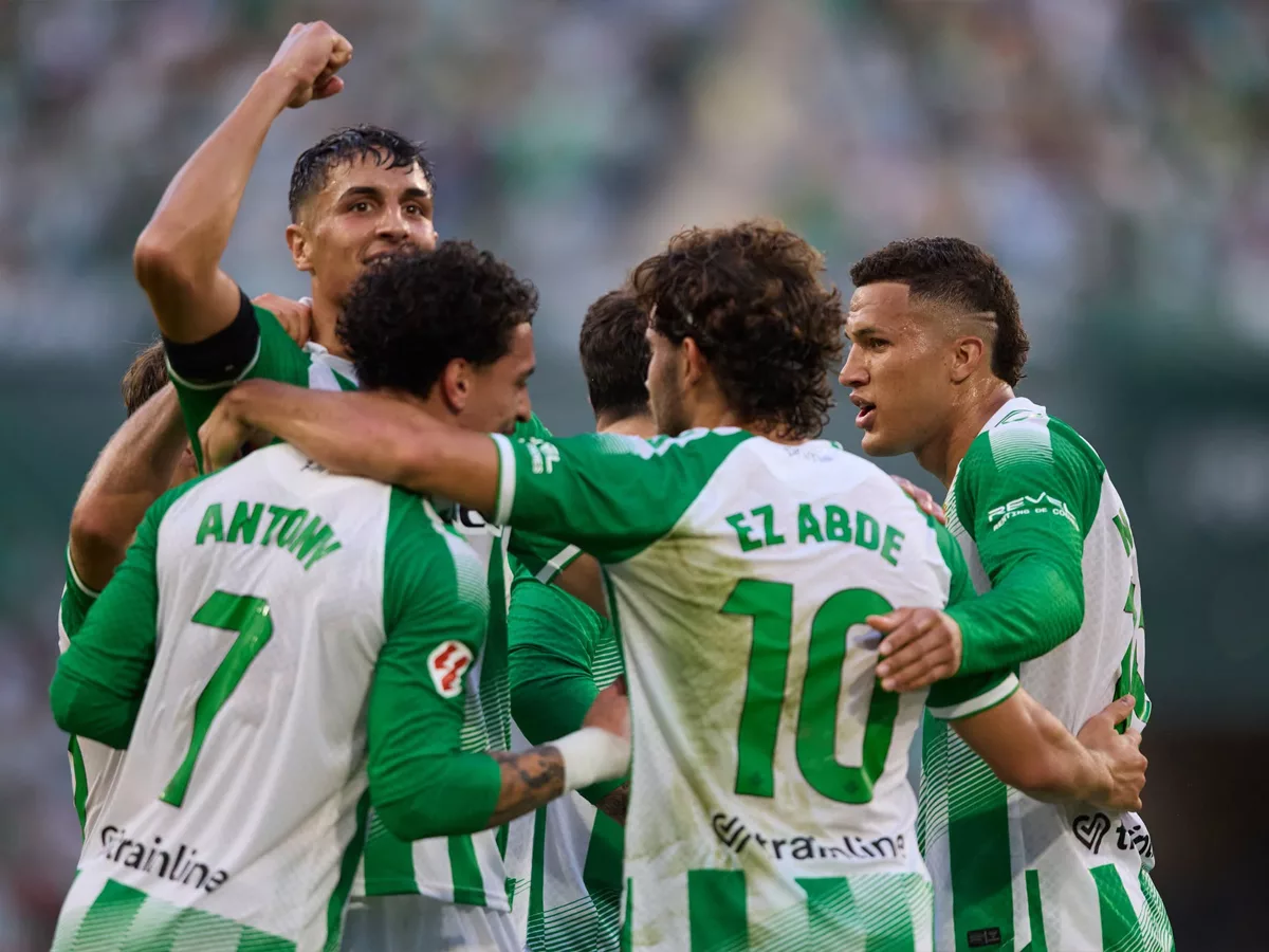 Real Betis defeats Villarreal 2-1 to secure third place in LaLiga standings.