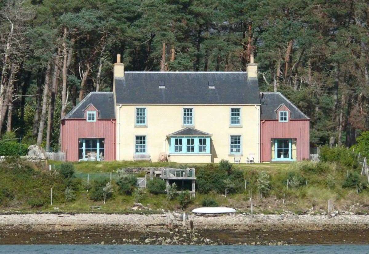 English Homes Listed, Royal History Featured
