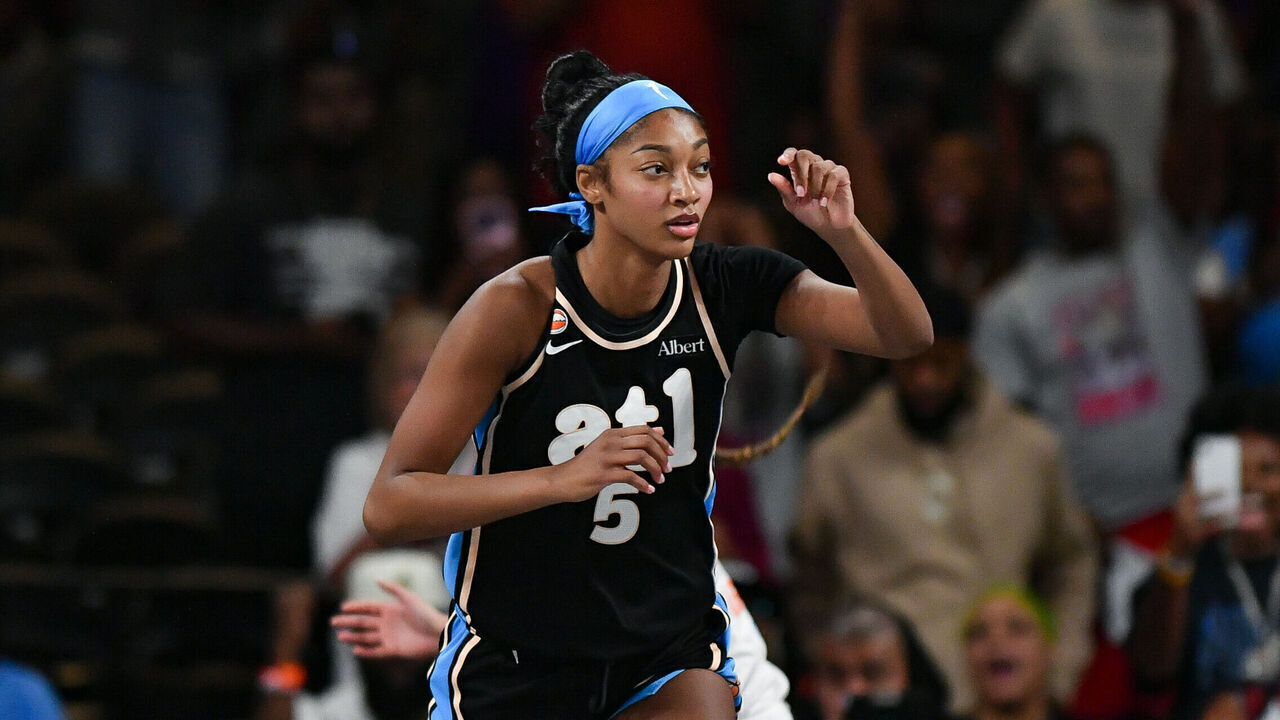 Reese's double-double, Howard's record power Dream's 103-59 win