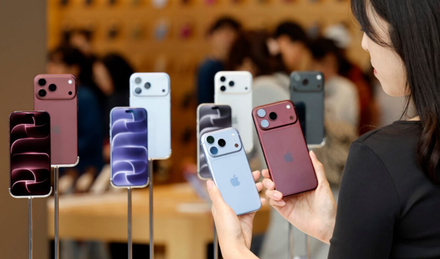 Apple plans a software update next week to fix iPhone 18 Pro freezing bugs.