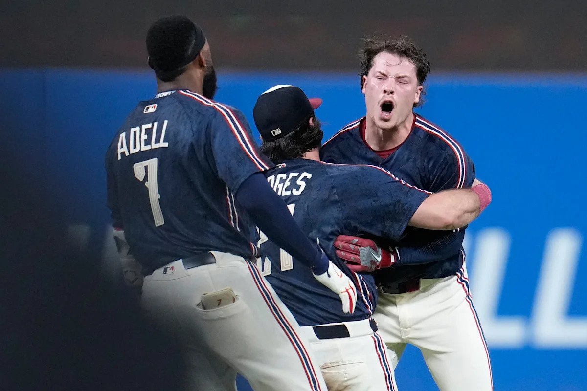 Travis Bazzana singles home the winning run in the 10th inning to sweep doubleheader.