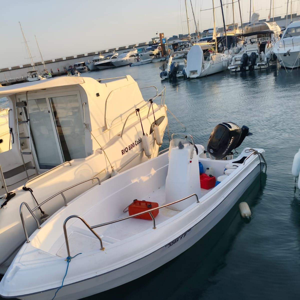 La Guardia Civil intercepta un taxi patera y detiene a dieciséis migrantes en Mallorca