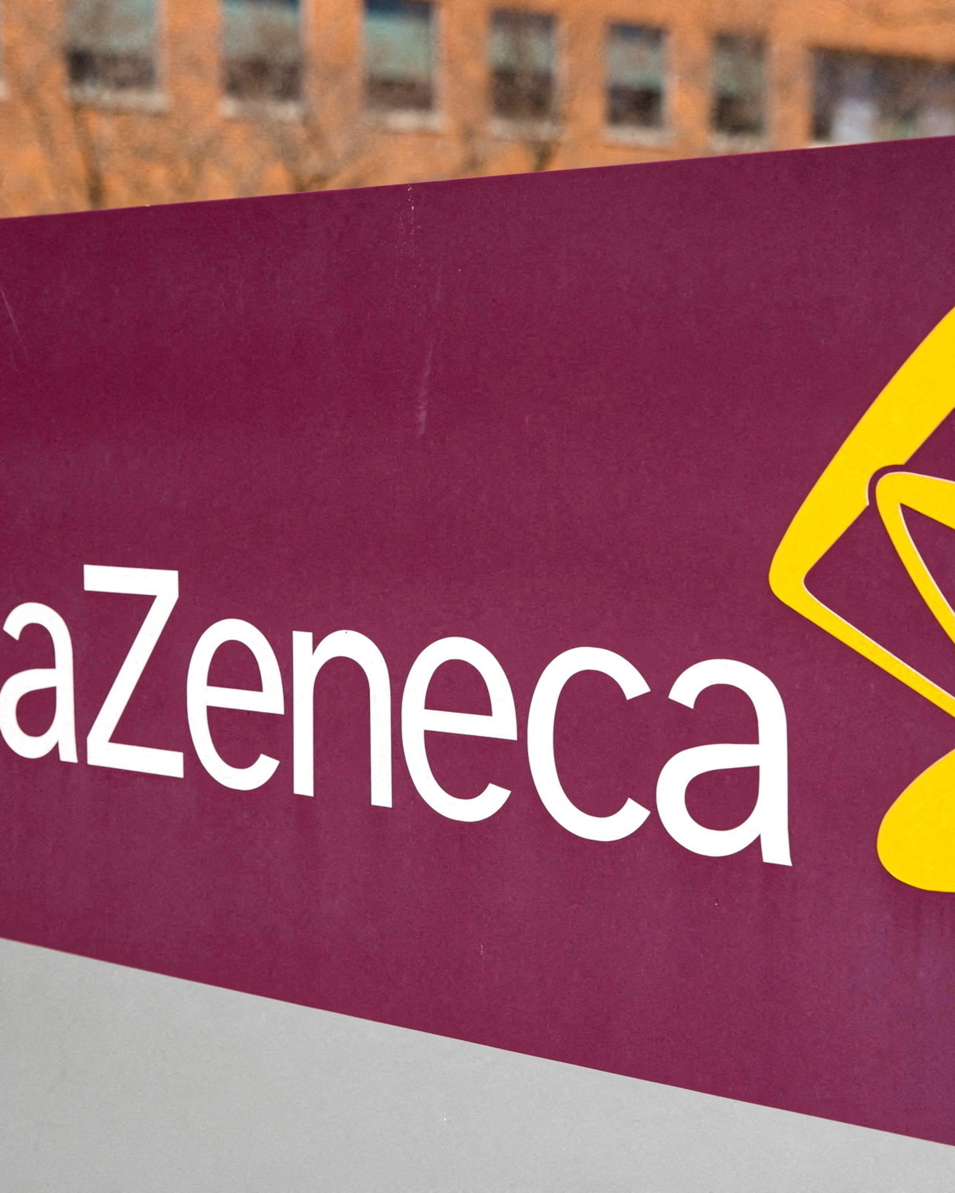 AstraZeneca and Hutchmed drug combination significantly improves progression-free survival in lung cancer