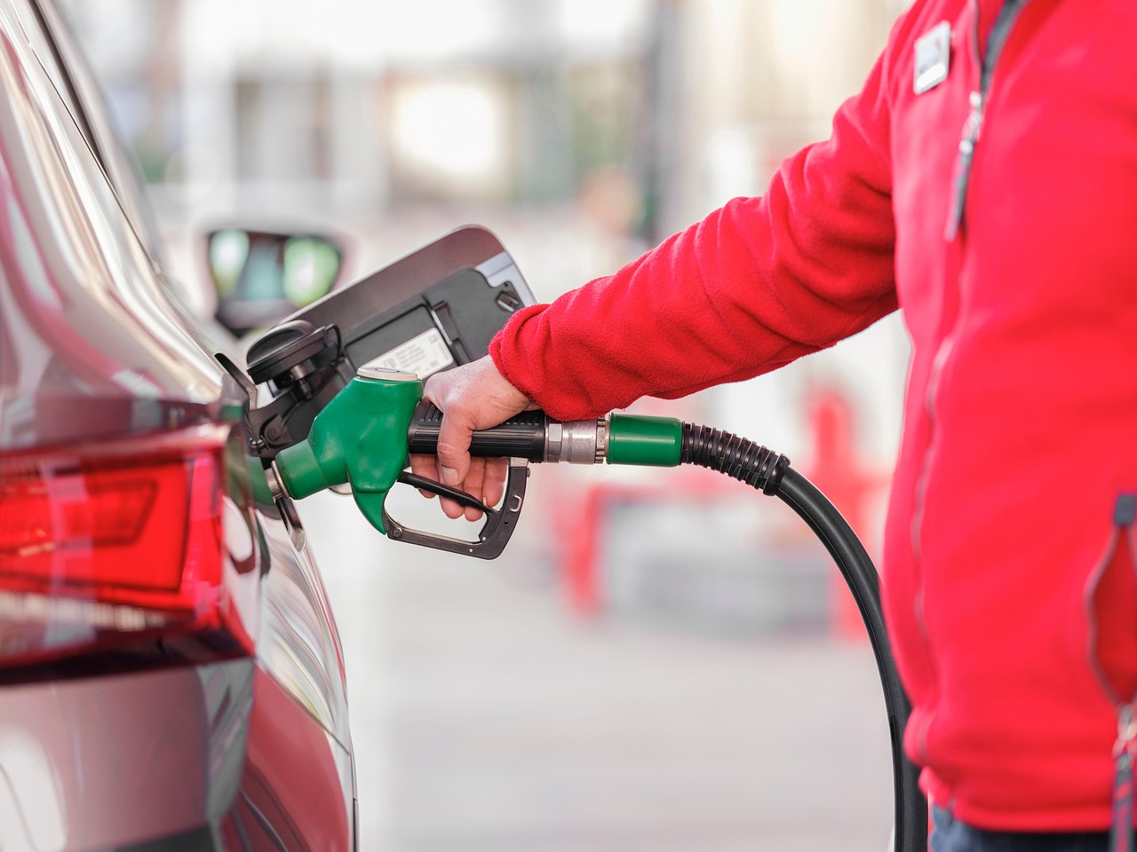 Fuel Prices Strain Trucking Across Australia, U.S.