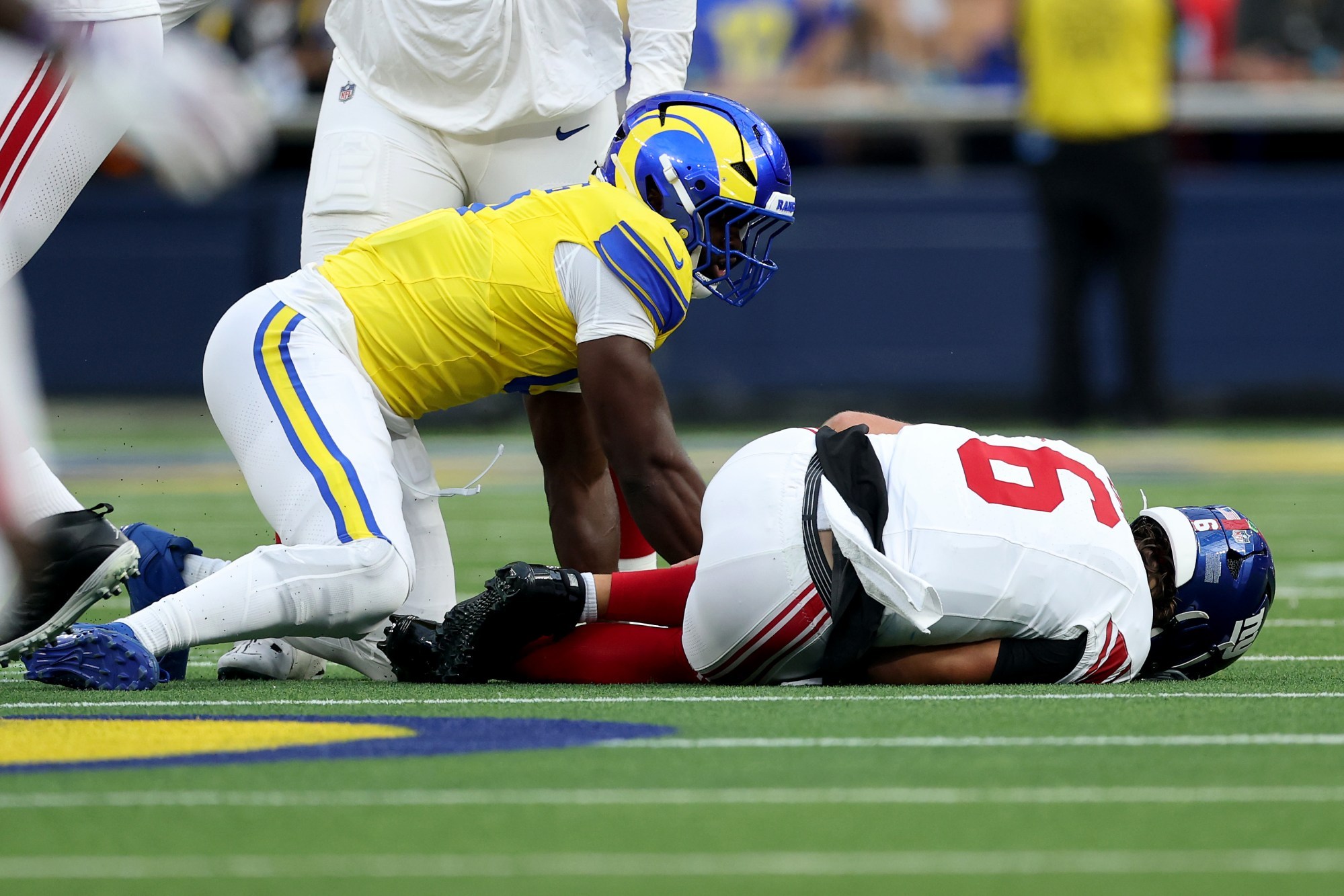 New York Giants quarterback Jaxson Dart exits Monday night game with left knee injury