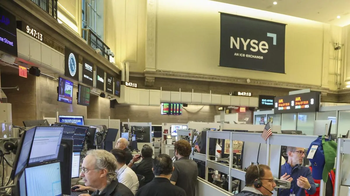 U.S. Stocks Rally as Oracle Surges on Strong AI Demand