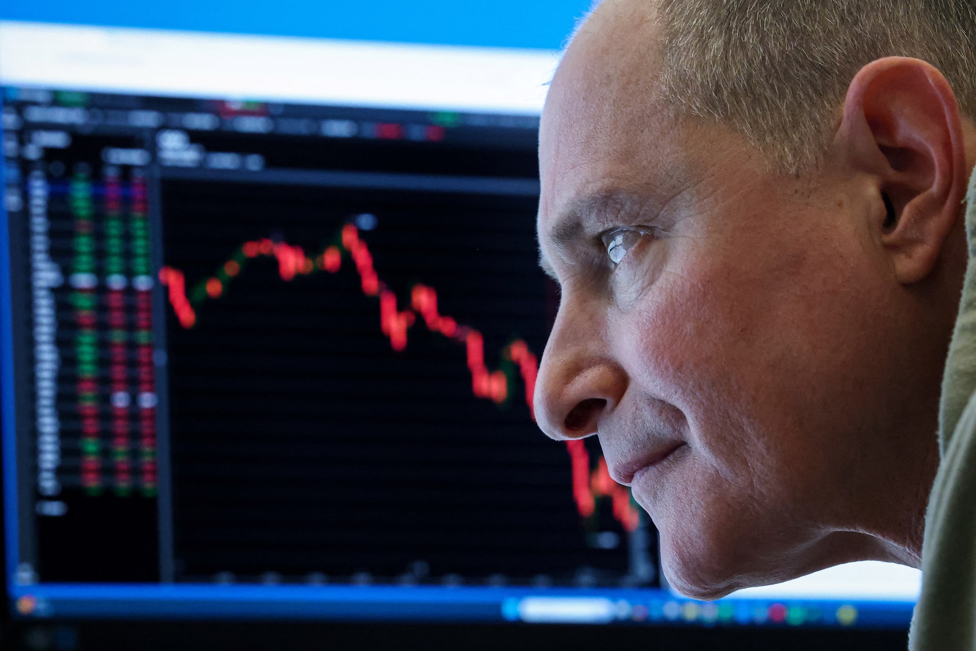 Global Markets Stumble as Inflation Fears and Rising Treasury Yields Spur Rate Hike Expectations