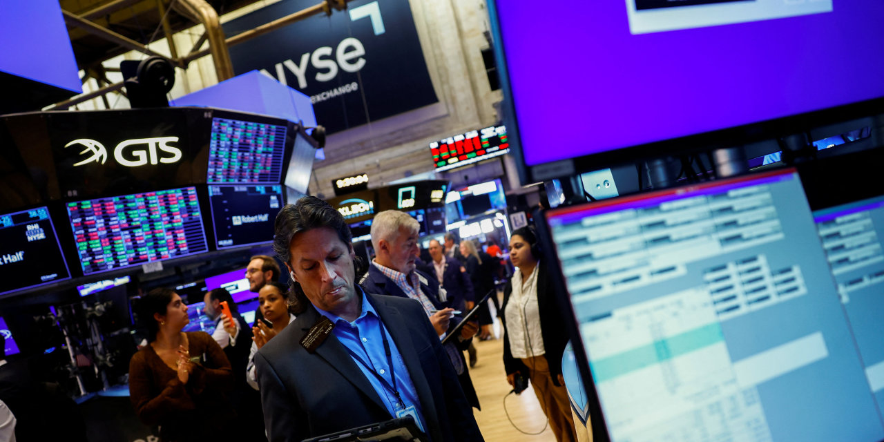 Stocks Near Record Highs as Falling Oil Prices Ease Supply Disruption Fears