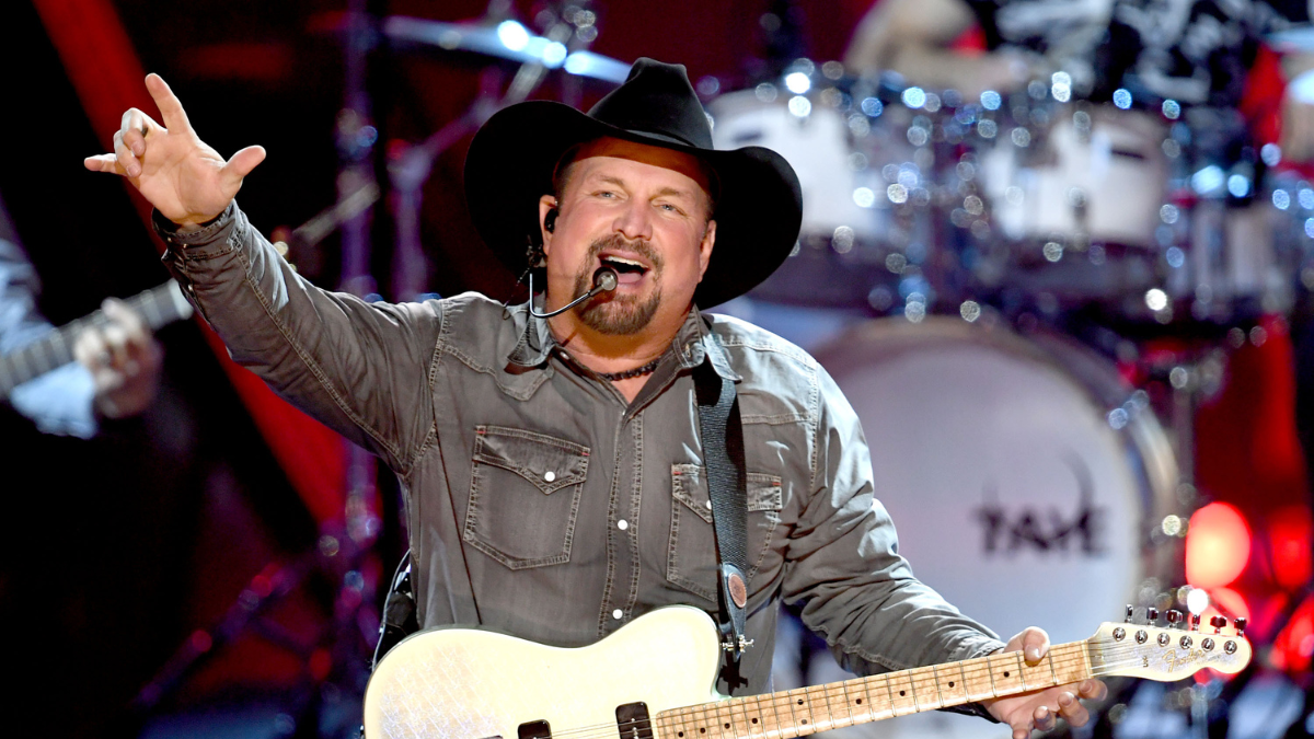 Garth Brooks Surprises Denver Fans With Secret Honky-Tonk Performance Under Pseudonym