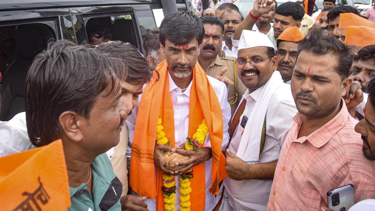 Maratha Quota Activist Manoj Jarange Heads to Mumbai Despite Protest Ban