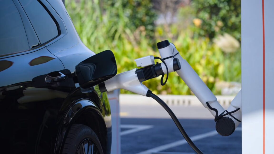 Chinese automakers race to introduce ultra-fast EV charging to rival traditional gasoline stops.