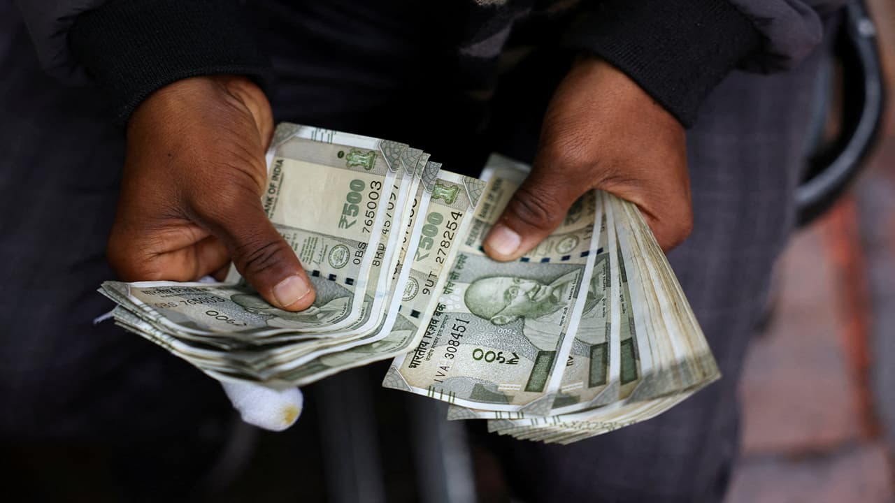 Rupee Closes Near 96 Ahead of Fed Decision