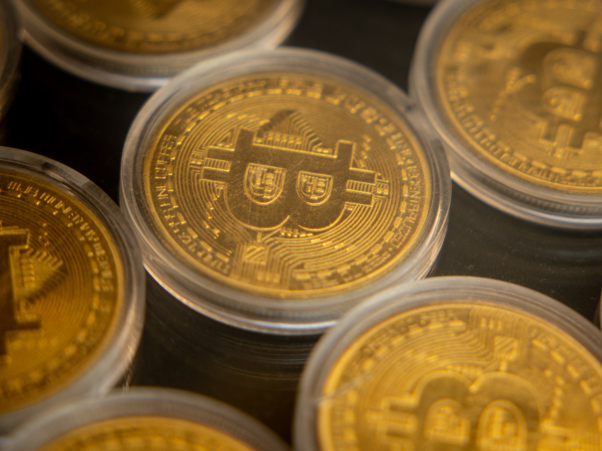 U.S. Spot Bitcoin ETFs Salvage Weekly Inflows Following Massive Friday Surge