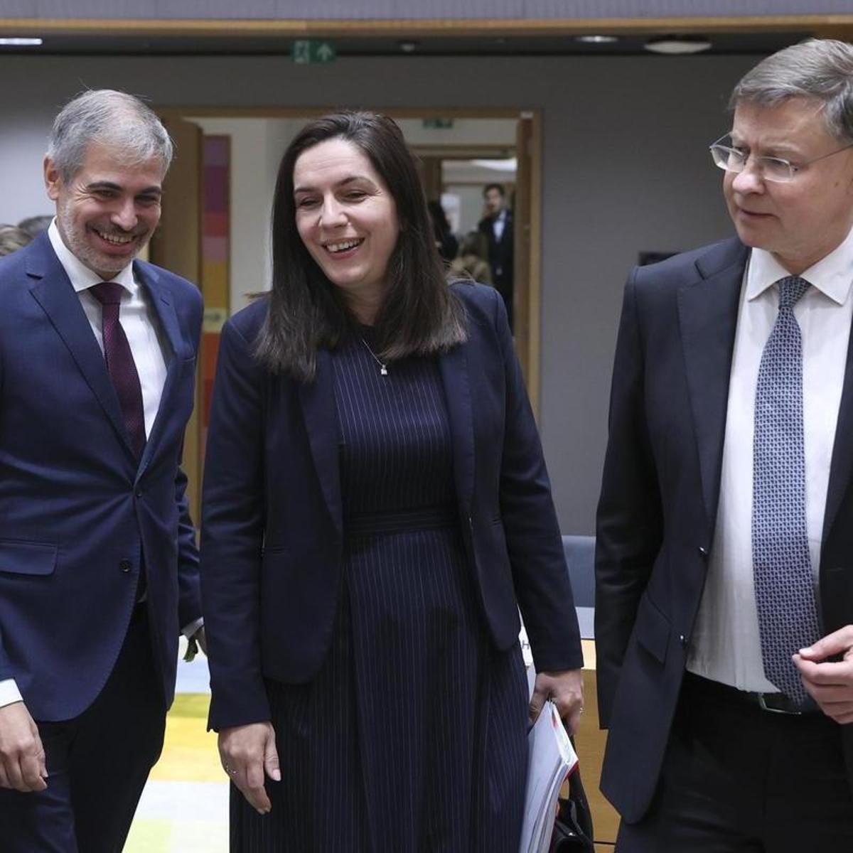 Spain insists on linking European Union enlargement with official Catalan status