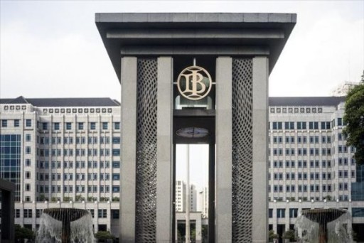 Bank Indonesia holds its benchmark interest rate steady at 5.75% amid ongoing currency risks.