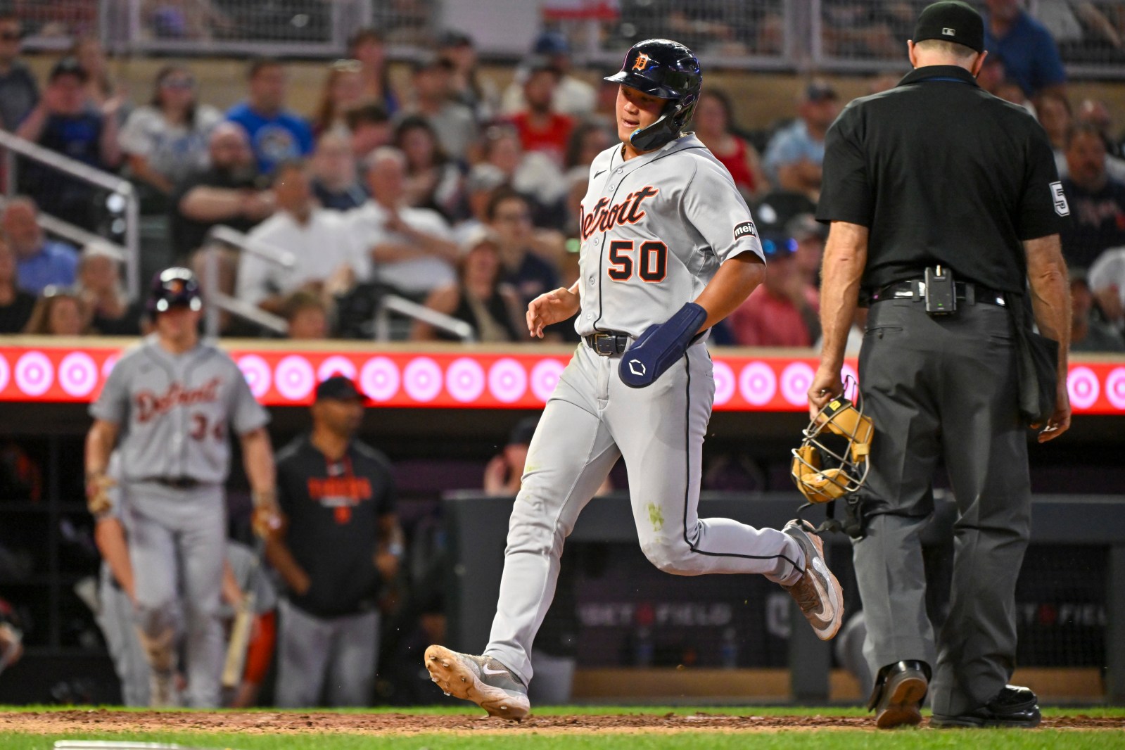 Detroit Tigers defeat Minnesota Twins 11-6 in 12th inning to salvage series.